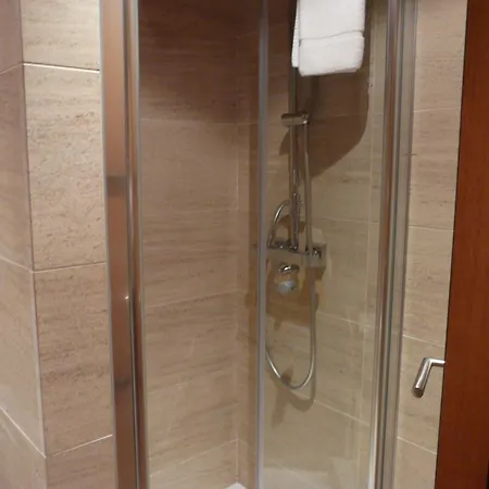 - Restaurante Asador Tio Manolo 2* Нойя