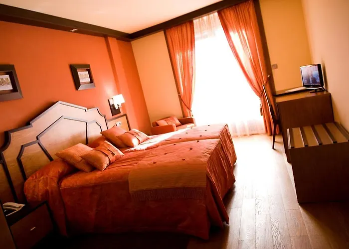 - Restaurante Asador Tio Manolo 2* Нойя