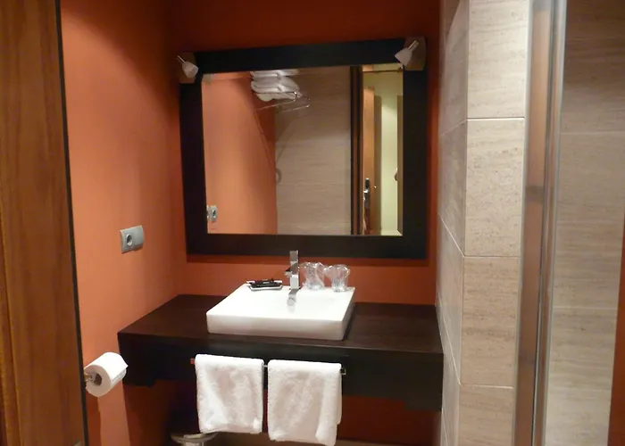 - Restaurante Asador Tio Manolo Нойя