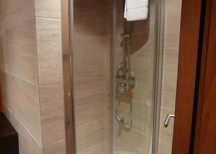 - Restaurante Asador Tio Manolo 2* Нойя